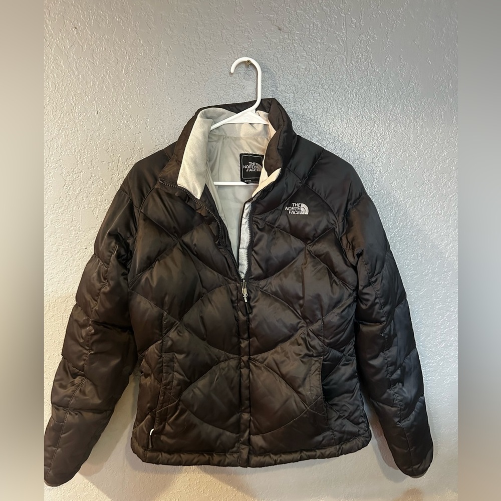 Woman’s North Face Puffer 550